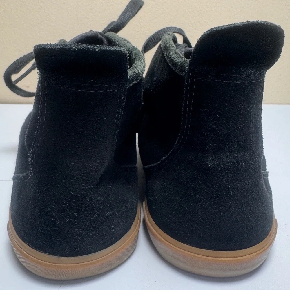 UGG Australia 3304 Black Suede Chukkas Gum Sole Mens 6 Womens 8 Boots‎